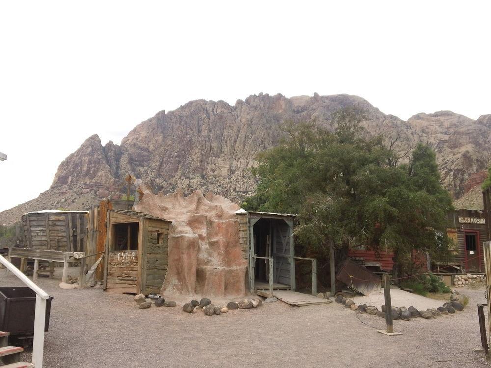 Bonnie Springs Ranch Motel Blue Diamond Exteriör bild