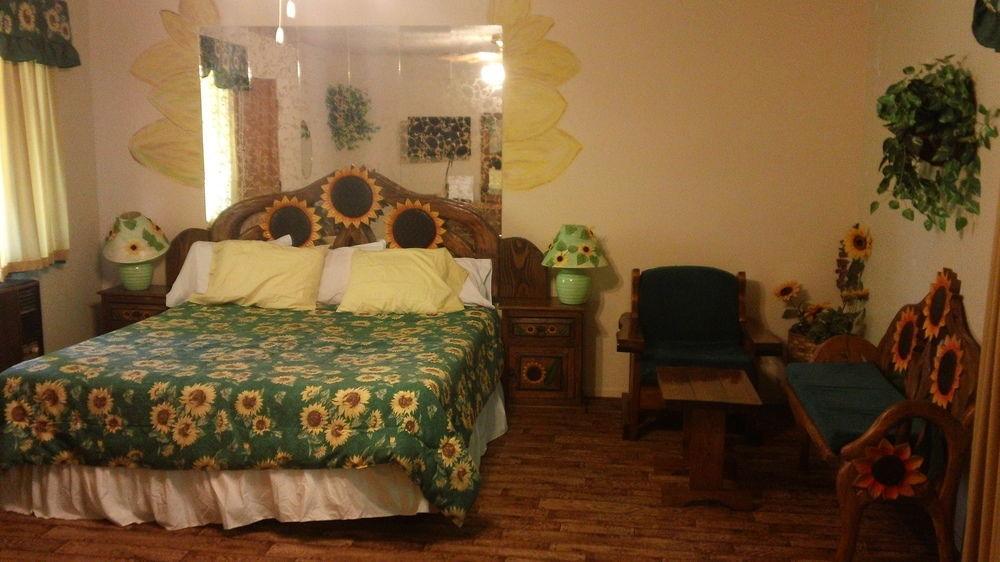 Bonnie Springs Ranch Motel Blue Diamond Exteriör bild